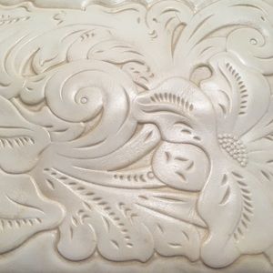 NWOT Patricia Nash wristlet